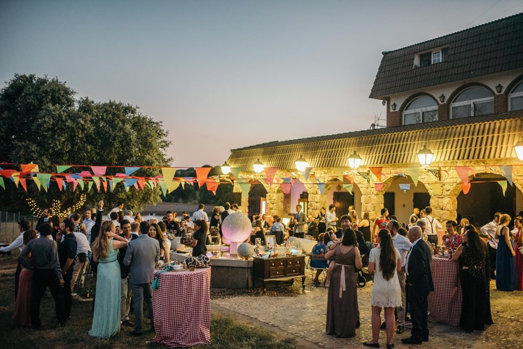 Servicio de catering vegetariano con estaciones interactivas, aperitivos fríos y calientes, paellas gigantes y corners temáticos para eventos en Madrid y toda España